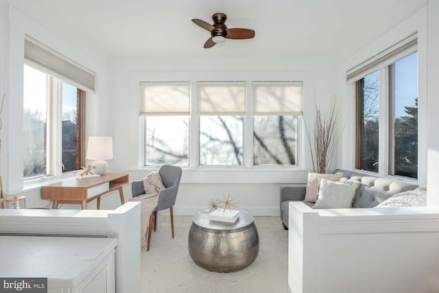 sunroom with ceiling fan