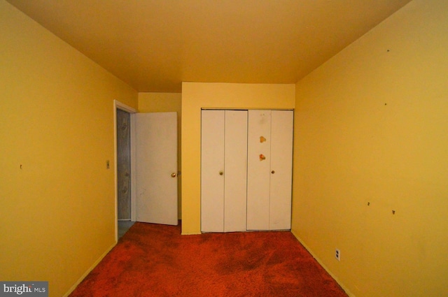 unfurnished bedroom with carpet and a closet