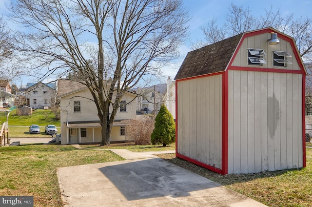 exterior space featuring a lawn