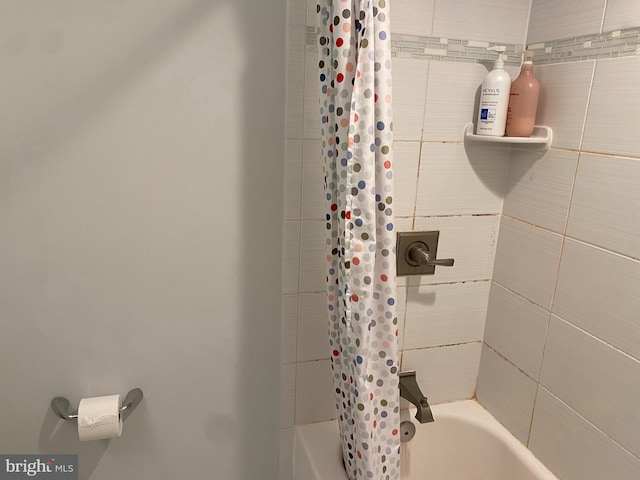 bathroom featuring shower / bathtub combination with curtain