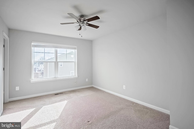 carpeted empty room featuring ceiling fan