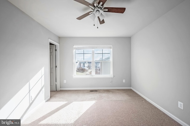 unfurnished room featuring ceiling fan and light colored carpet