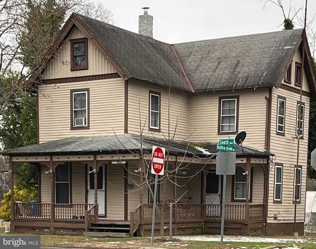 view of front of house featuring a porch