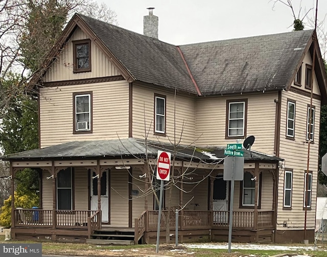 view of front of house featuring a porch