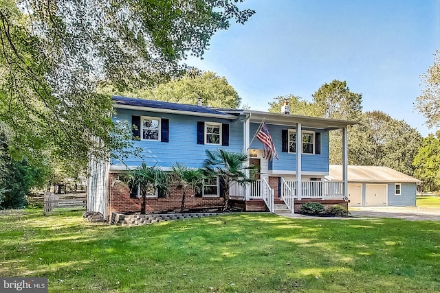 split foyer home with a front yard