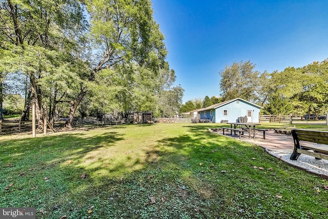 view of yard featuring a patio