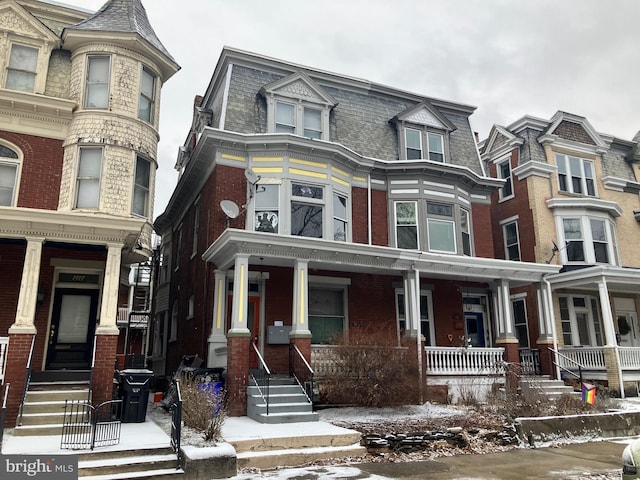 view of front of house featuring a porch