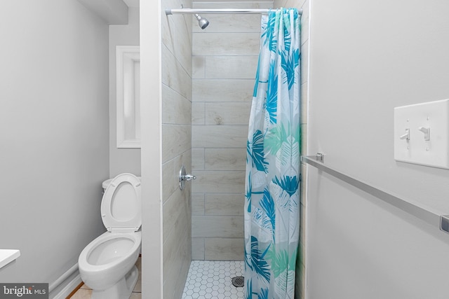 bathroom with toilet and a shower with shower curtain