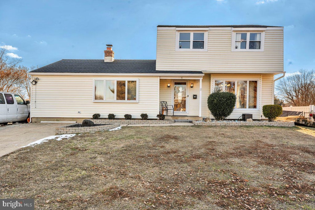 view of property featuring a front yard