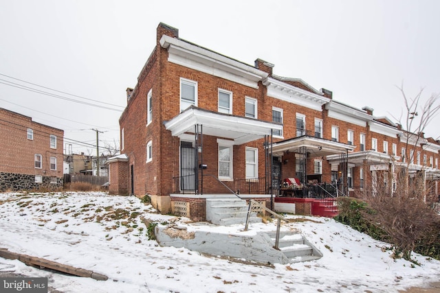 view of front of property featuring covered porch