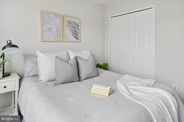 bedroom with a closet