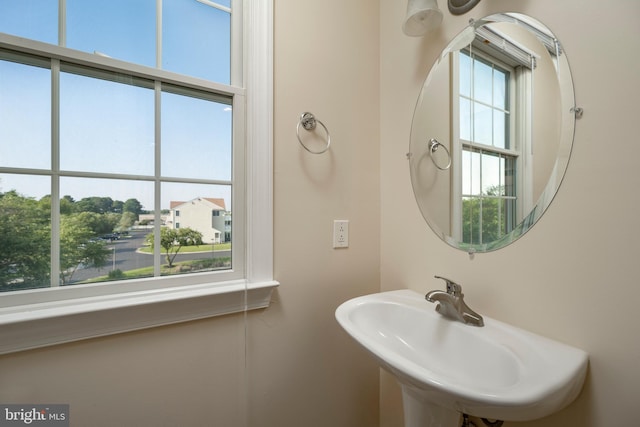 bathroom featuring sink