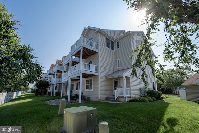 exterior space featuring a lawn