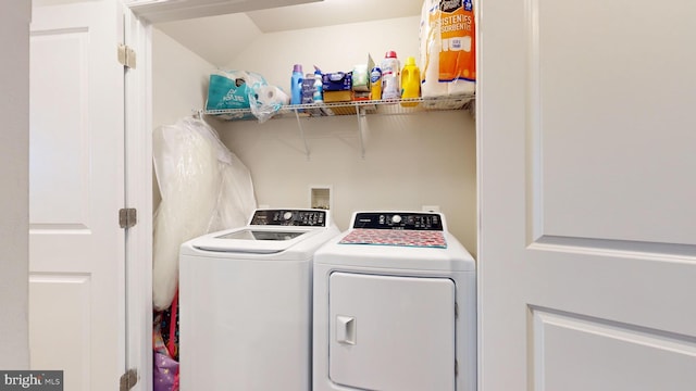 laundry room featuring washer and clothes dryer