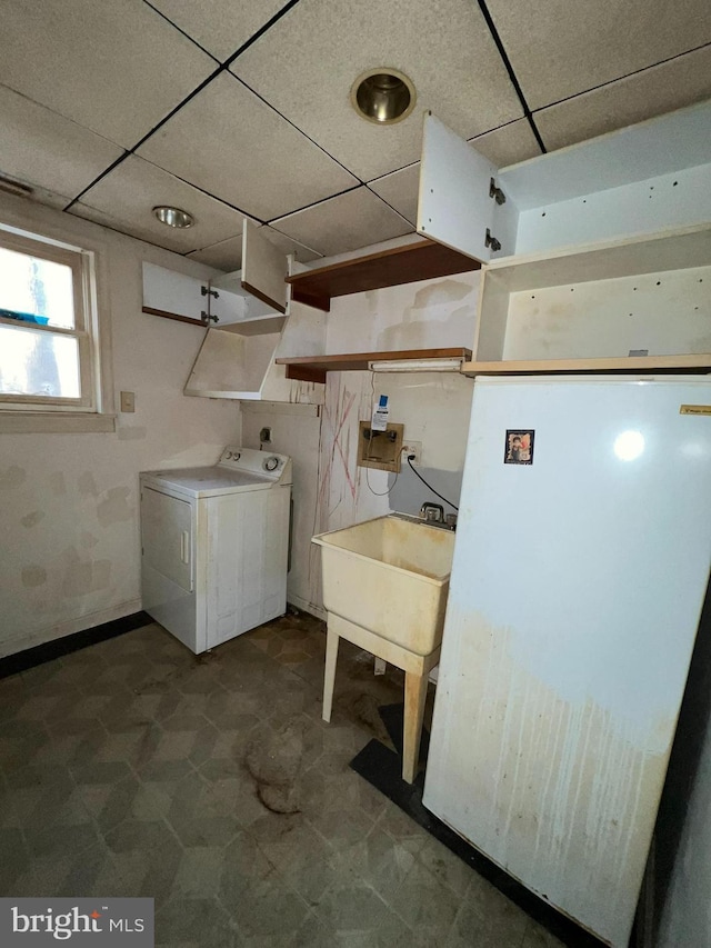 laundry area with washer / clothes dryer and sink