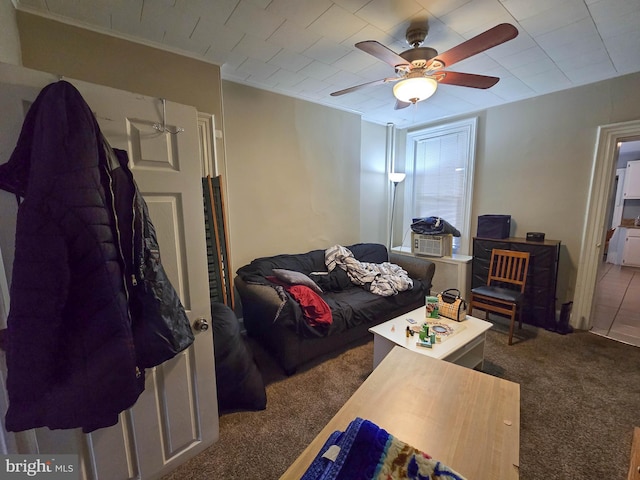 carpeted living room with ceiling fan