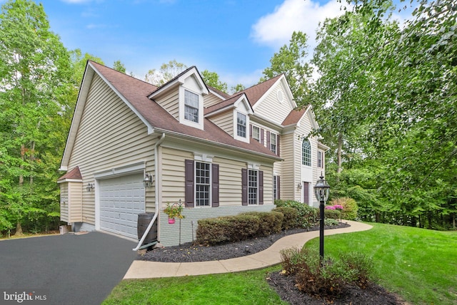 view of front of home featuring a garage and a front yard