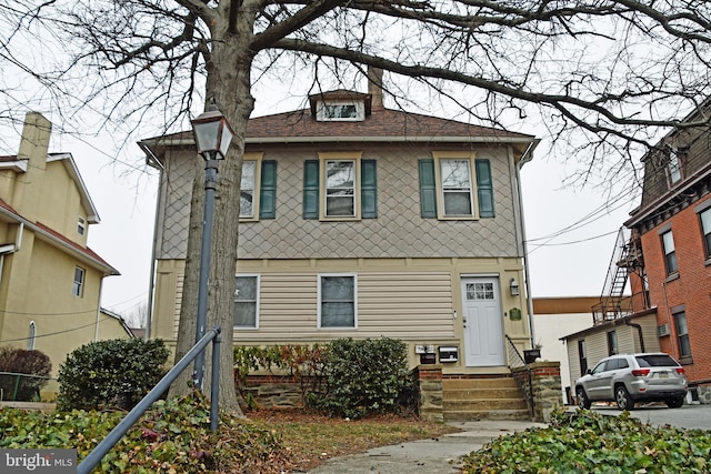 view of front of property