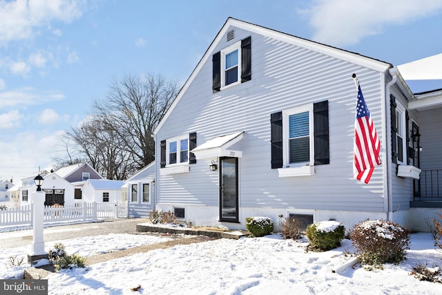 view of front of property