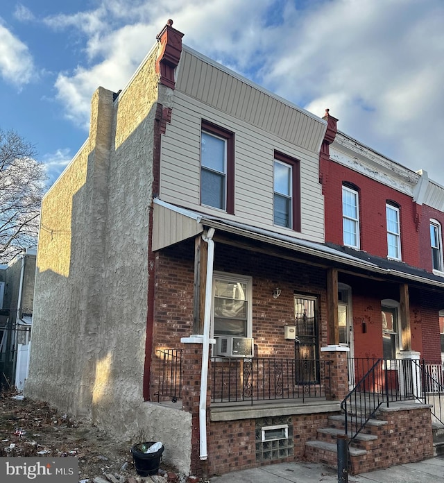 townhome / multi-family property featuring covered porch