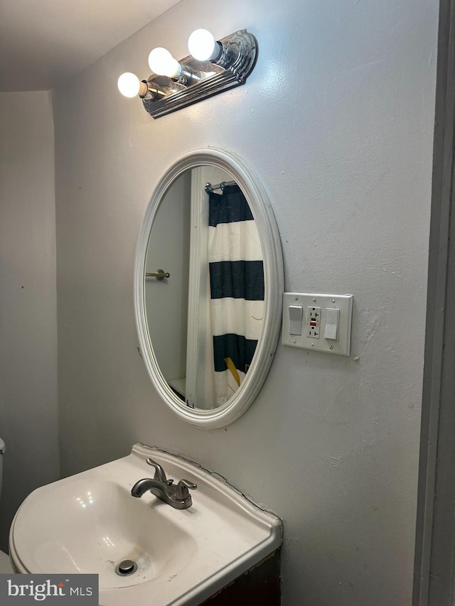 bathroom featuring sink