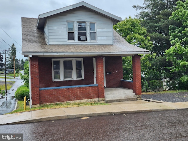 view of front of house featuring a porch