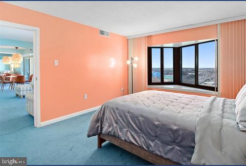 bedroom with carpet flooring