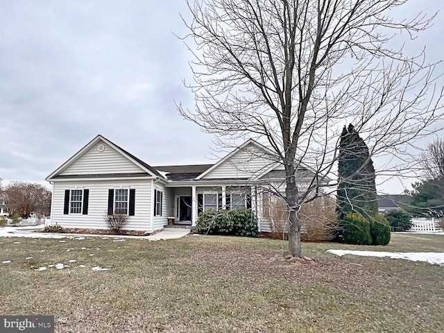 view of front of property with a front lawn