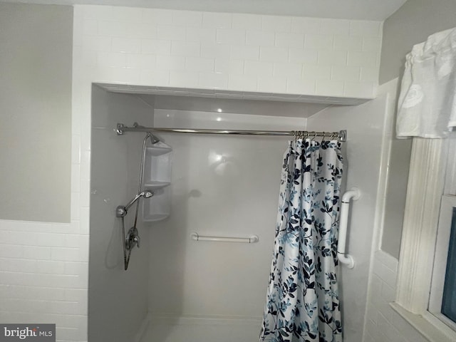 bathroom with curtained shower