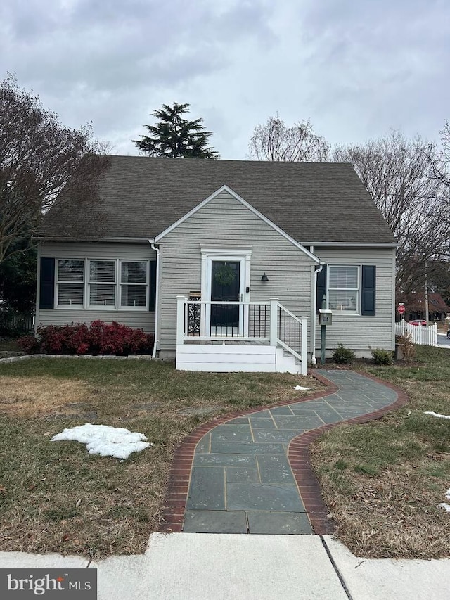 view of front of property with a front lawn