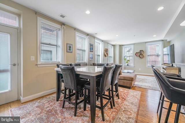 dining space featuring recessed lighting, light wood-style flooring, visible vents, and baseboards