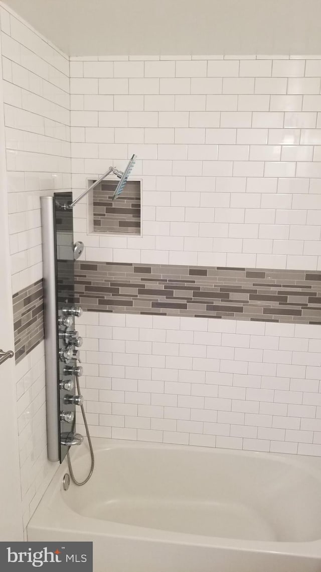 bathroom featuring a washtub