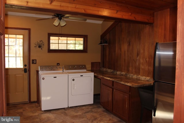 washroom with ceiling fan, washing machine and dryer, and plenty of natural light