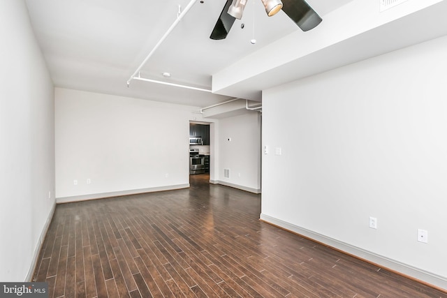 empty room with ceiling fan