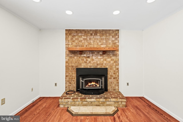 details with wood-type flooring and crown molding