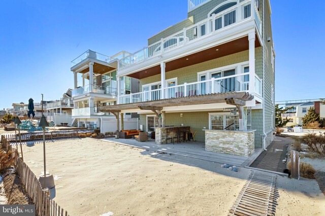 view of front facade featuring a balcony and an outdoor bar