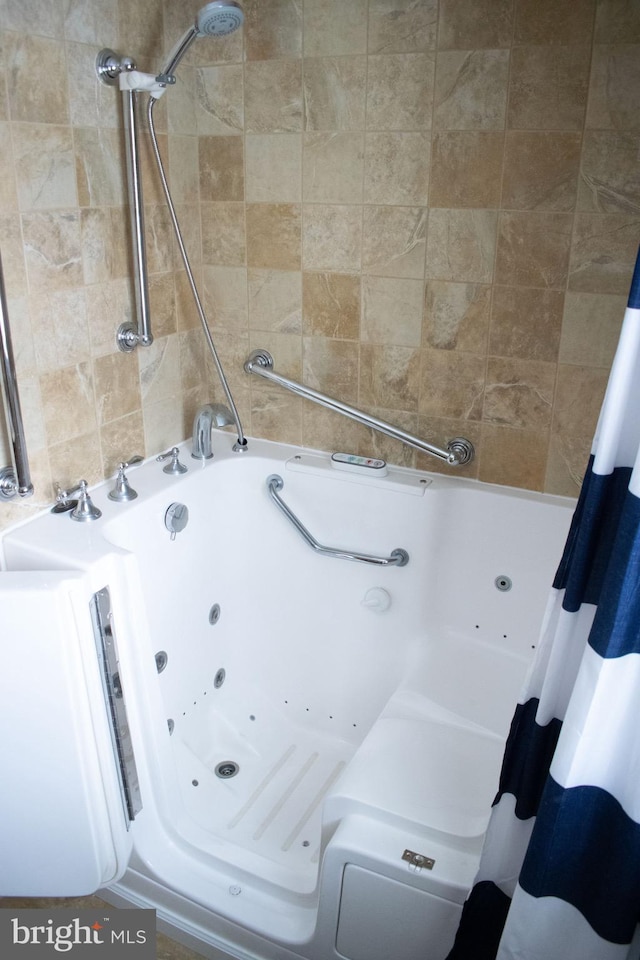 bathroom featuring shower / bath combo