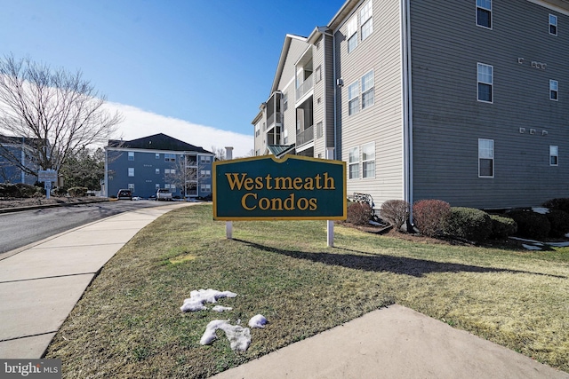 community / neighborhood sign with a lawn