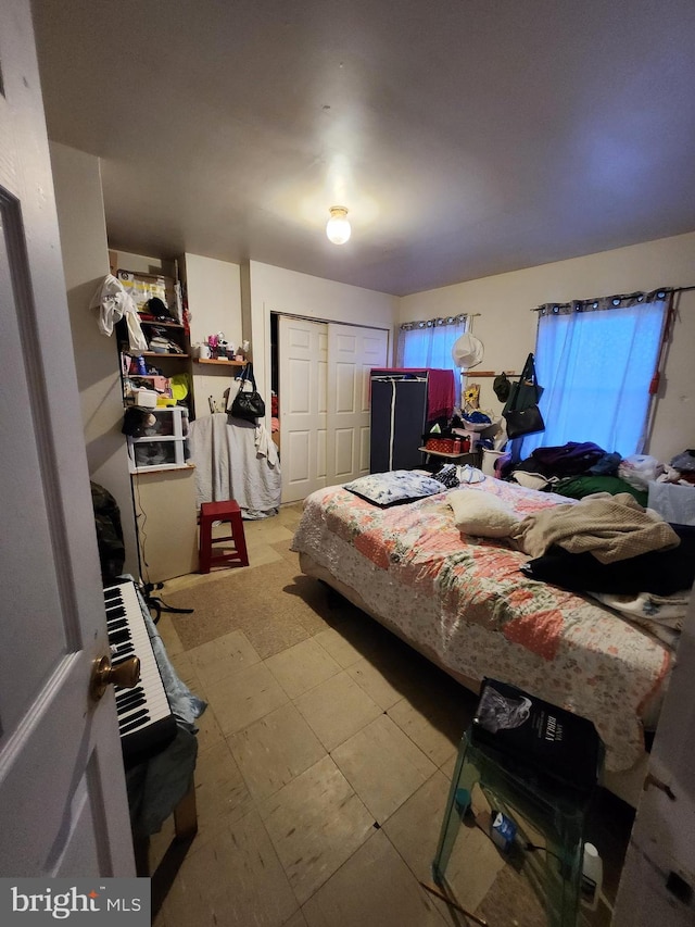 bedroom featuring a closet