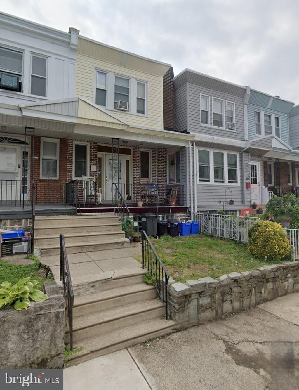 townhome / multi-family property featuring a porch