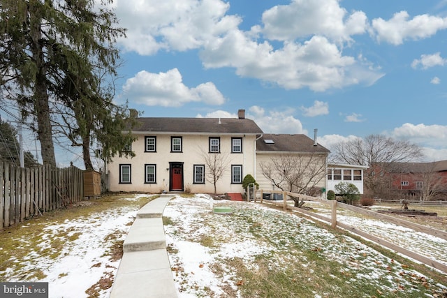 view of front of property