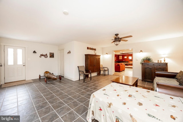 bedroom with ceiling fan