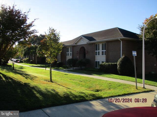 view of front of house with a front lawn