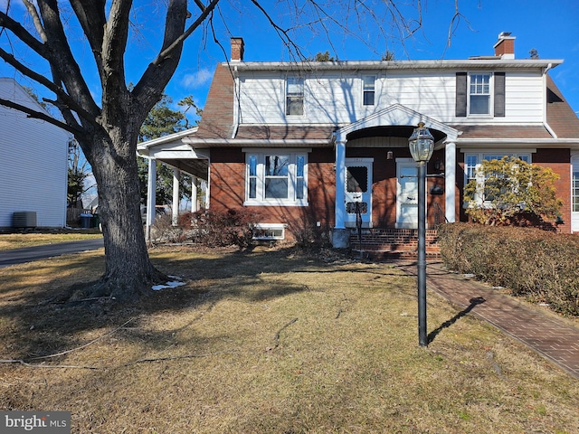 view of front of home featuring a front yard and cooling unit