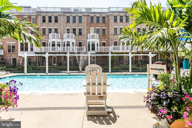 view of swimming pool