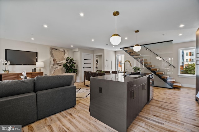 2715 W Flora St, Philadelphia, PA 19121