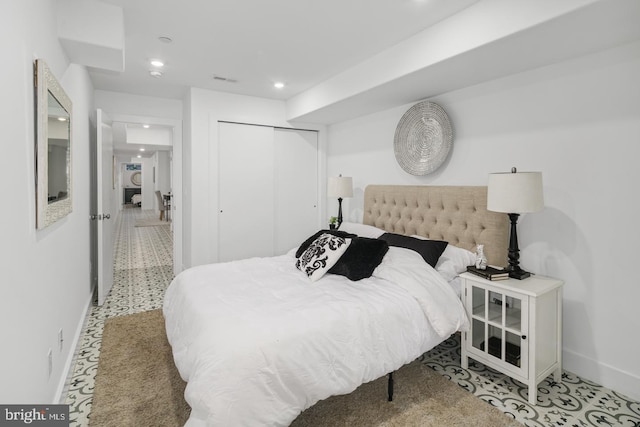 bedroom with a closet