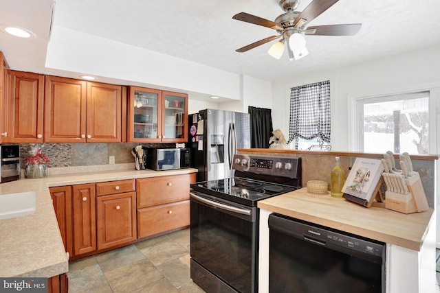 kitchen with tasteful backsplash, ceiling fan, sink, and stainless steel appliances