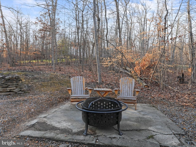 view of patio featuring a fire pit