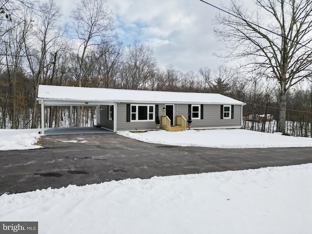 view of front of property featuring a carport